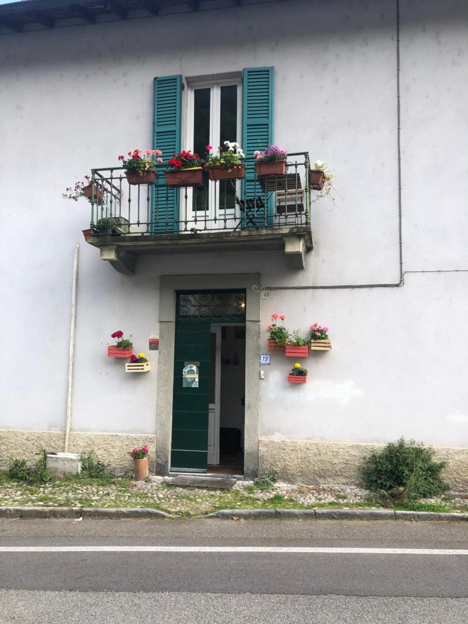 Casa Ortensia Blu Maslianico Luaran gambar